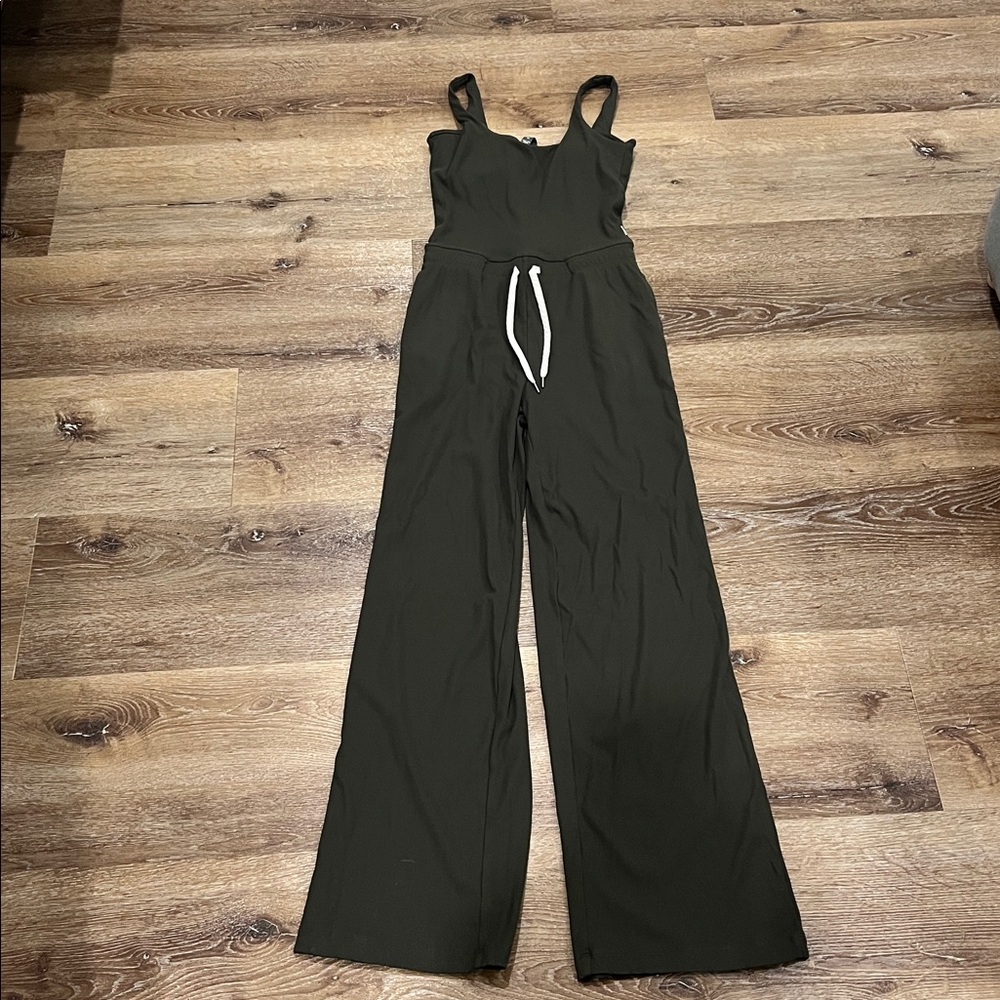 NWOT Vuori Pose Scoop Jumpsuit Kale